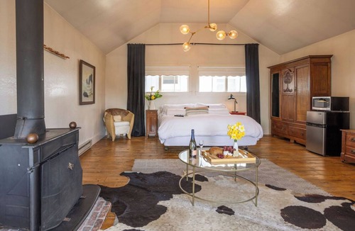 Little River Hotel | Dennen's Victorian Farmhouse