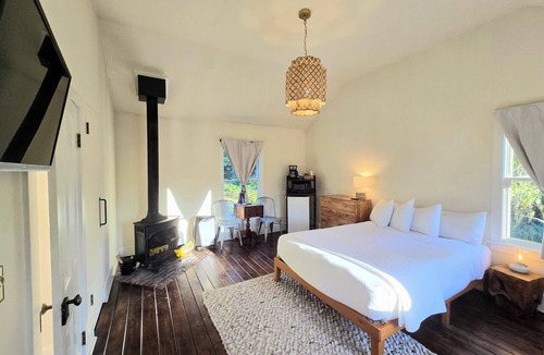Little River Hotel | Dennen's Victorian Farmhouse