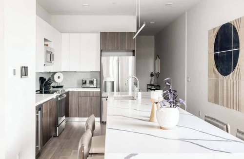 Jefferson Park Condo | Denver Skyline Views | Walk to Empower Field