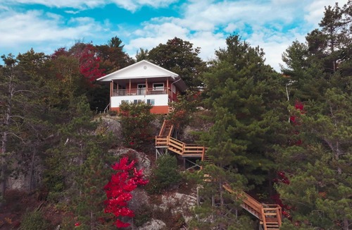 Sables-Spanish Rivers House | Denvic House - a private lakefront retreat