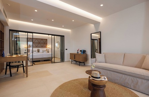 Hersonissos Centre Hotel | Deos Luxury Suites