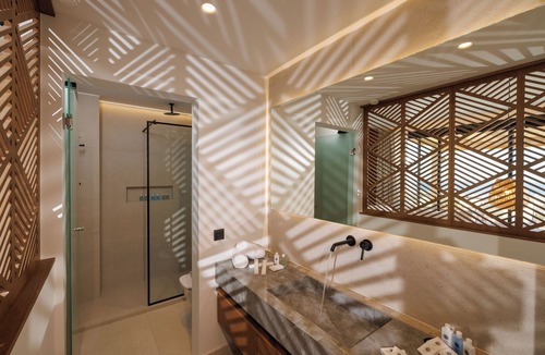 Hersonissos Centre Hotel | Deos Luxury Suites