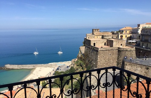 Pizzo Apartment | DEPENDANCE DELLE GRAZIE in charming Pizzo by the sea + PARKING + WIFI