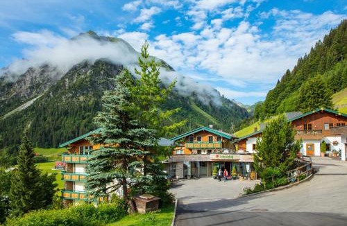 Mittelberg Hotel | Der Kleinwalsertaler Rosenhof