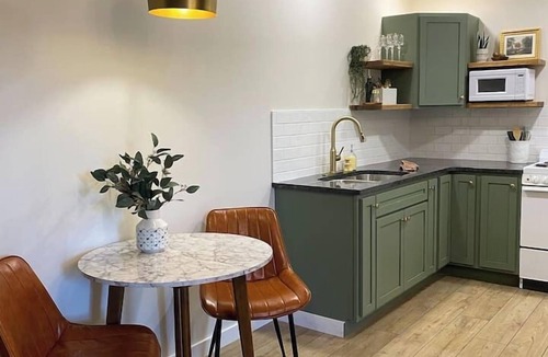 Buechel House | Derby City Hideaway