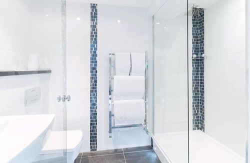 Boscombe Bed & Breakfast | Derby Manor