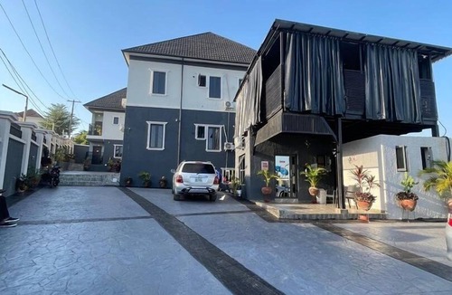 Orozo Apartment | Deroche Apartment