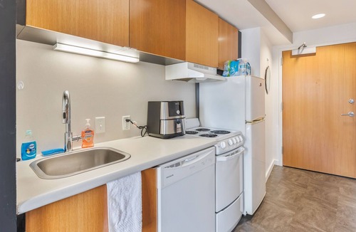 Downtown Des Moines Apartment | Des Moines skyline high rise