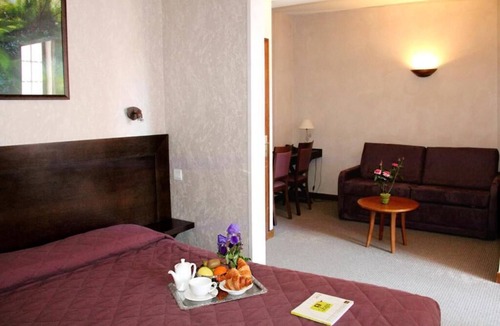 Couches Hotel | Des Trois Maures