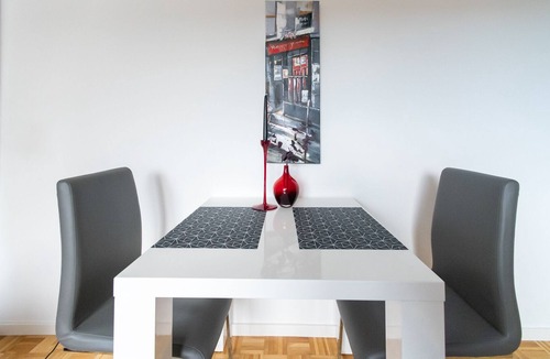 Am Luitpoldpark Apartment | Description