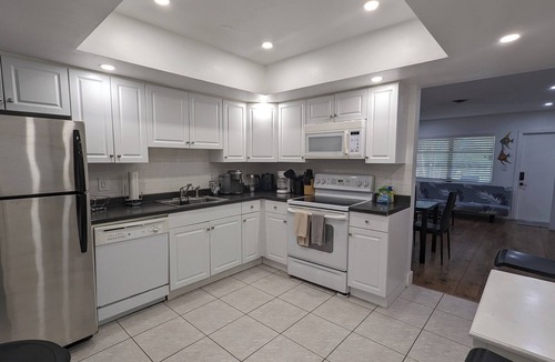 Coral Heights House | Description