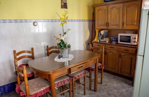 Laviana House | Descubre la Tranquilidad en La Aldea: Tu Refugio con Vistas a la Montaña