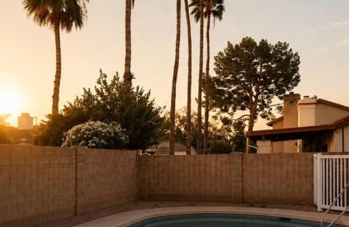 Gilbert House | Desert Disconnect Pool and Putting Green