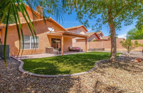 Mirage House | Desert Getaway Mountain Views and Backyard Lounge