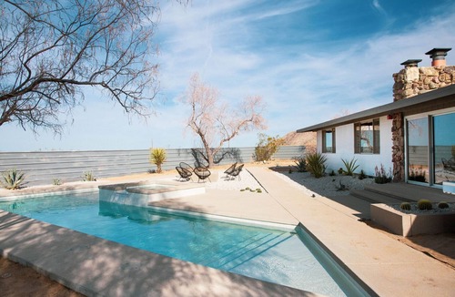 Joshua Tree House | Desert Muse - Midcentury Retreat w Pool + Views