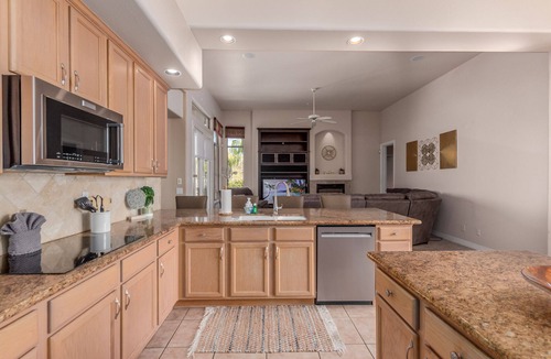 Desert Hide-a-way House | Desert Oasis ★Pool-Spa-Disc Golf-Ping Pong-Poker Table-Pool Table★