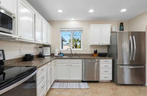 Oak Park House | Desert Sky - HTD Pool/Misters/Fire Pit/Old Town