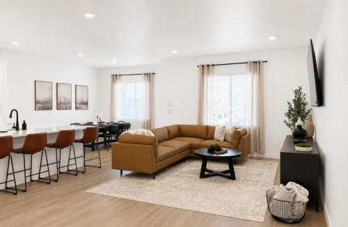 St. George House | Desert View in Long Valleu