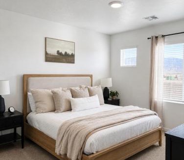 St. George House | Desert View in Long Valleu