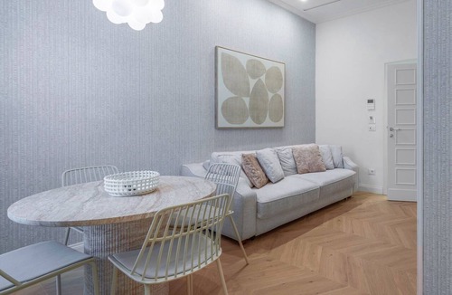 Santissima Annunziata Apartment | Deservi Elegant Apt. Dante