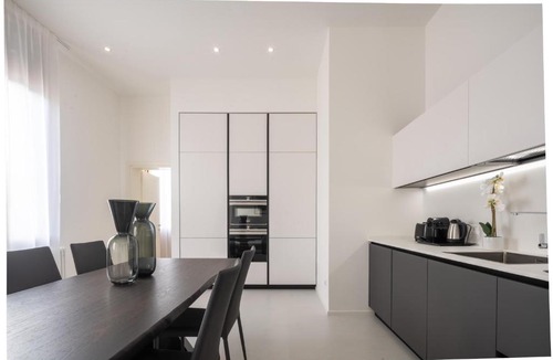 San Polo Apartment | Design Apartment with Balcony on the Grand Canal R&R
