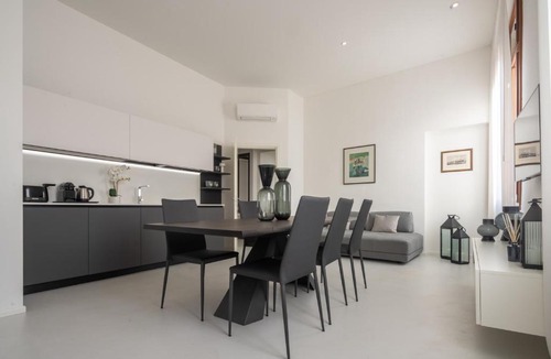 San Polo Apartment | Design Apartment with Balcony on the Grand Canal R&R