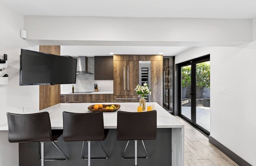 Birch Park Finger Streets House | Design-Forward Retreat | Resort Pool + Spa | Mins to the Beach + Near Las Olas