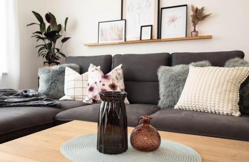 Busingen am Hochrhein Apartment | Design Maisonette Wohnung am Rhein Loggia Garage 1000Mbits