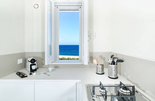 Fontane Bianche Villa | Design sea front villa with mini pool - DiCasaInSicilia
