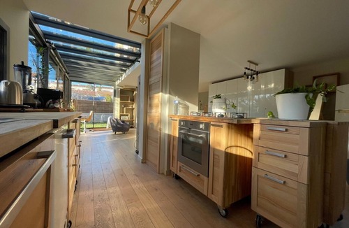 Beaux Arts-Boutonnet Villa | Design villa with glass roof and parquet flooring, garden and fitness center near downtown