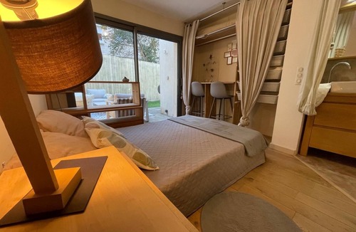 Beaux Arts-Boutonnet Villa | Design villa with glass roof and parquet flooring, garden and fitness center near downtown