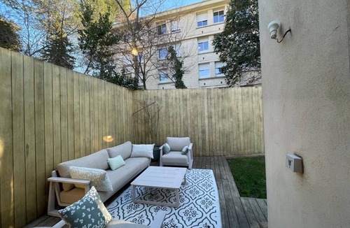 Beaux Arts-Boutonnet Villa | Design villa with glass roof and parquet flooring, garden and fitness center near downtown