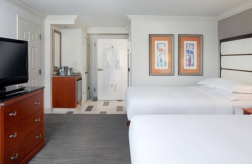 Park Shore Hotel | Designed for Memorable Getaways! 2 Units, Outdoor Swimming Pool, Free Parking!