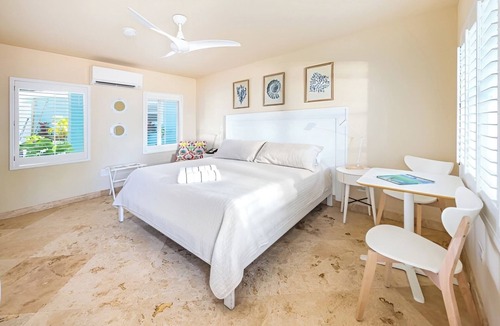 Long Key Hotel | Designed for Smooth, Memorable Getaways! Outdoor Pool, Pets Are Welcome!