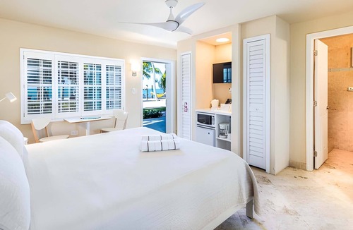 Long Key Hotel | Designed for Smooth, Memorable Getaways! Outdoor Pool, Pets Are Welcome!