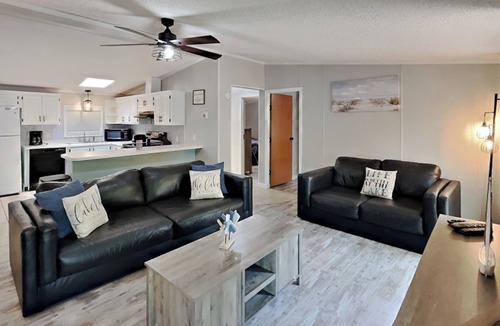 Put-in-Bay House | Designed for Together Time | 10 ppl | IC106