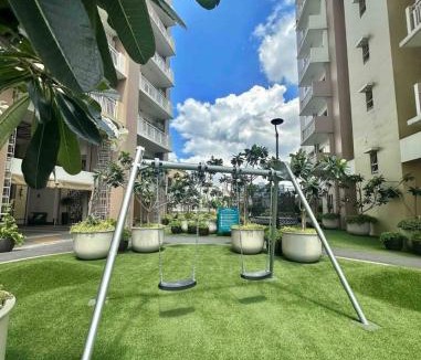 Project 4 Apartment | Designer 2 BR Condo in Quezon City for Groups