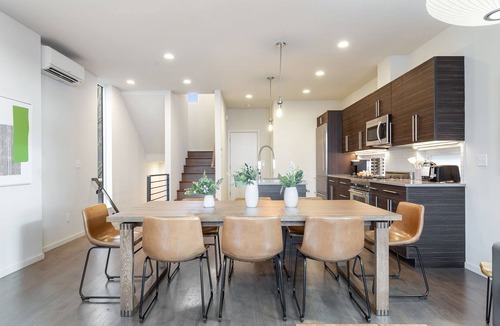 Old Ballard House | Designer 4B2.5B in Ballard sleeps 10