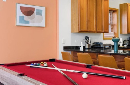 Wicker Park Apartment | Designer Apt, Billiards, Private Patio, 1 Parking