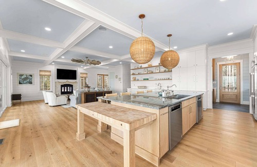 Kilmarnock House | Designer Bayfront + Priv. Beach + Kayaks + Porches