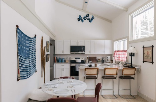 Quechee Cabin | Designer Cabin w/Quechee Club Access - Pool, Spa, Ski - Sleeps 8