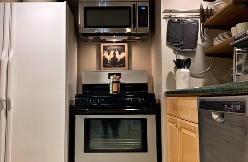 Brookmont House | Designer Chic 1Bed & 1Ba Private Apartment Close to DC/MD/VA