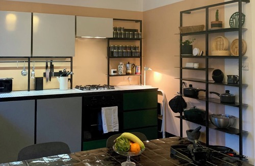 Bow West Apartment | Designer, cosy garden flat in East End/pet friendly, great locale/Abba