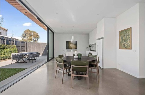 Bendigo House | Designer Courtyard Retreat Near Bendigo CBD
