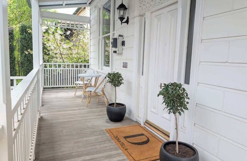 Bendigo House | Designer Courtyard Retreat Near Bendigo CBD