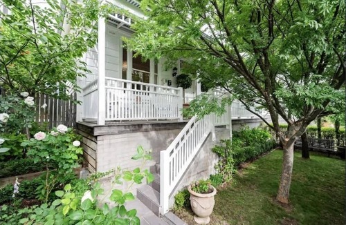 Bendigo House | Designer Courtyard Retreat Near Bendigo CBD
