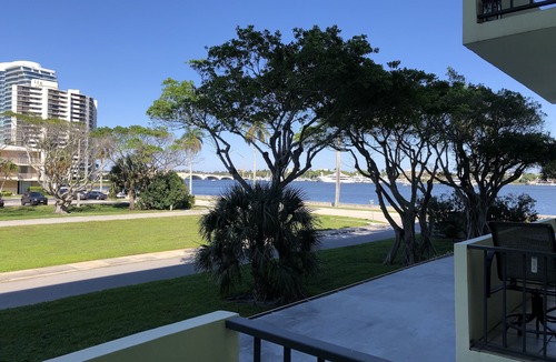 Downtown West Palm Beach Condo | Designer Decorated 2 Bedroom Condo On The Intercoastal! Watch the yachts go by!