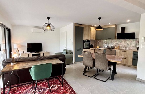 Eckbolsheim Apartment | Designer flat with lovely terrace!