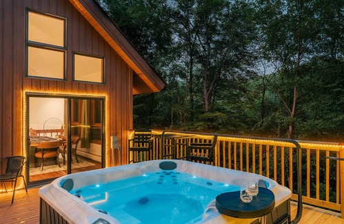 Coudersport Cabin | Designer Forest Cabin w/Hot Tub Near CherrySprings