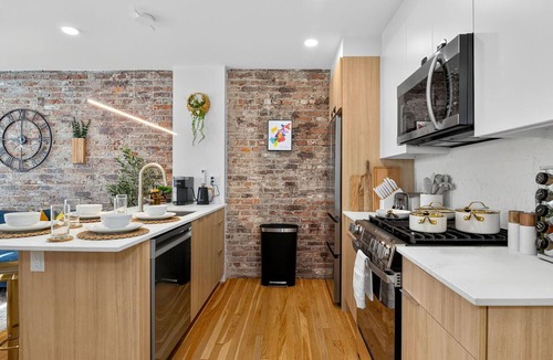 Central Square Apartment | Designer Home 3BR 2Bath Harvard MIT Vintage/Modern retreat
